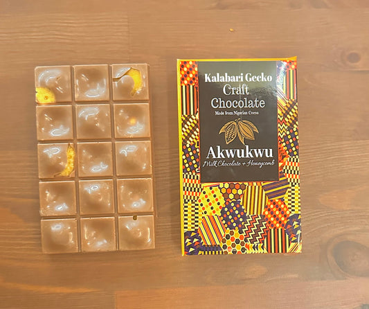 Barra de chocolate ao leite com favo de mel Akwukwu